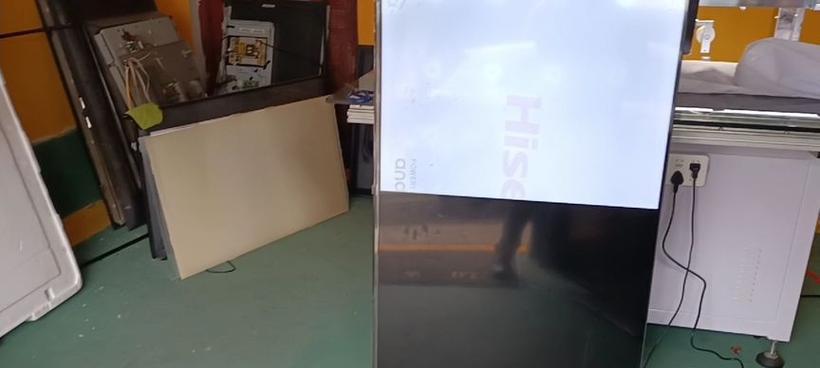 电视机开机图像模糊的原因解析（探索电视机开机时图像模糊的原因及解决方法）