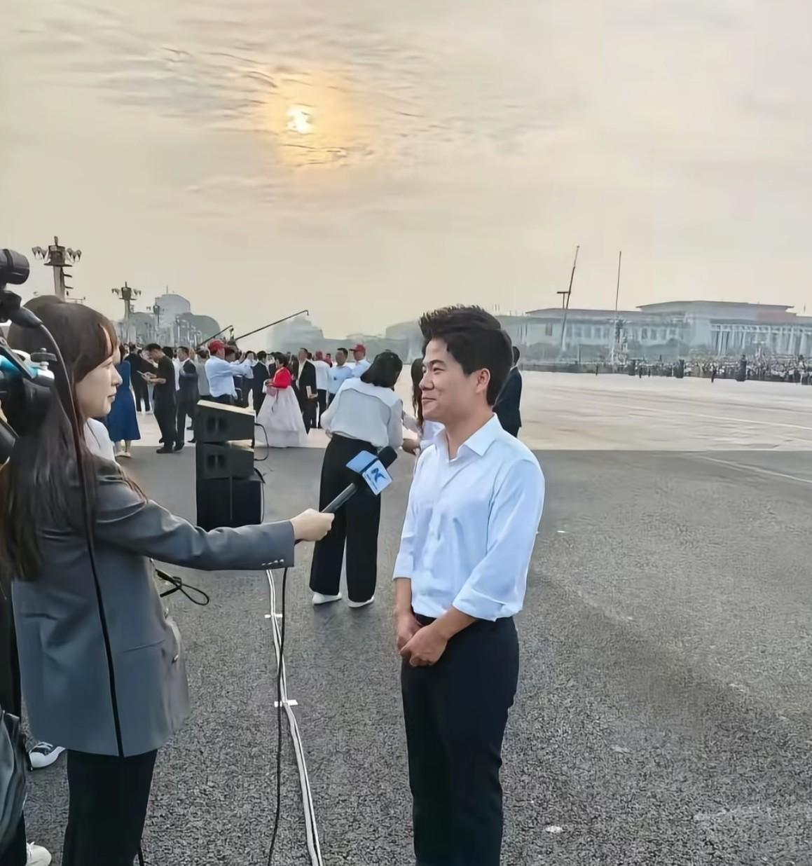 董宇辉观礼后采访全稿来了，他说激动得一宿没睡，网友:他嘴真严