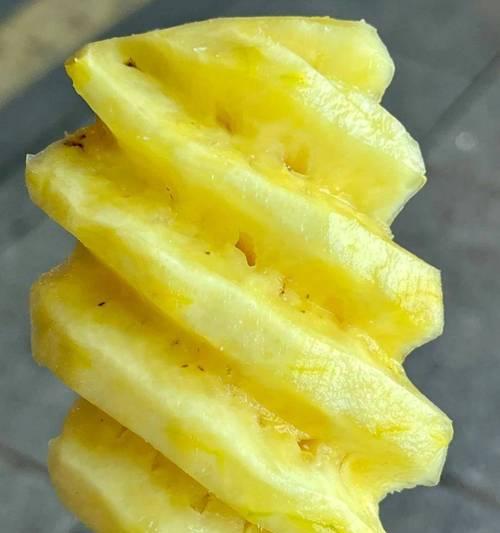 菠萝切开不放冰箱的正确处理方法（保鲜技巧）